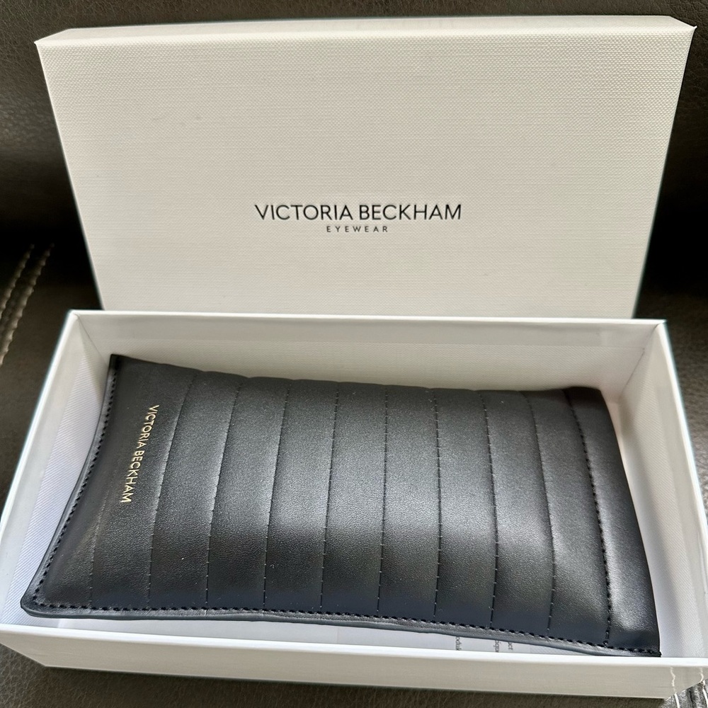 Victoria Beckham Black Sunglasses - Picture 10 of 11
